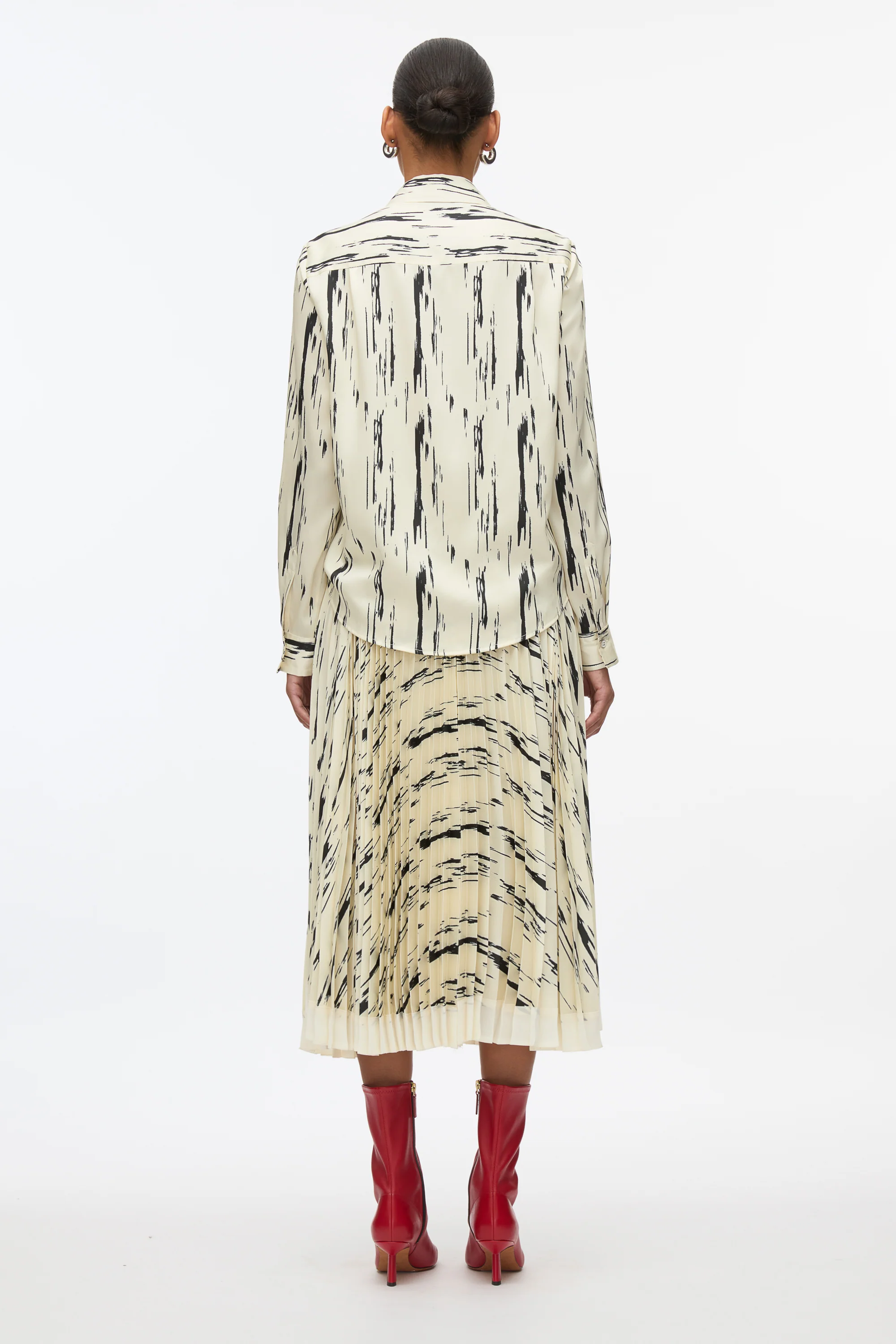 Abstract Wood Grain Crossover Draped Blouse - Image 4