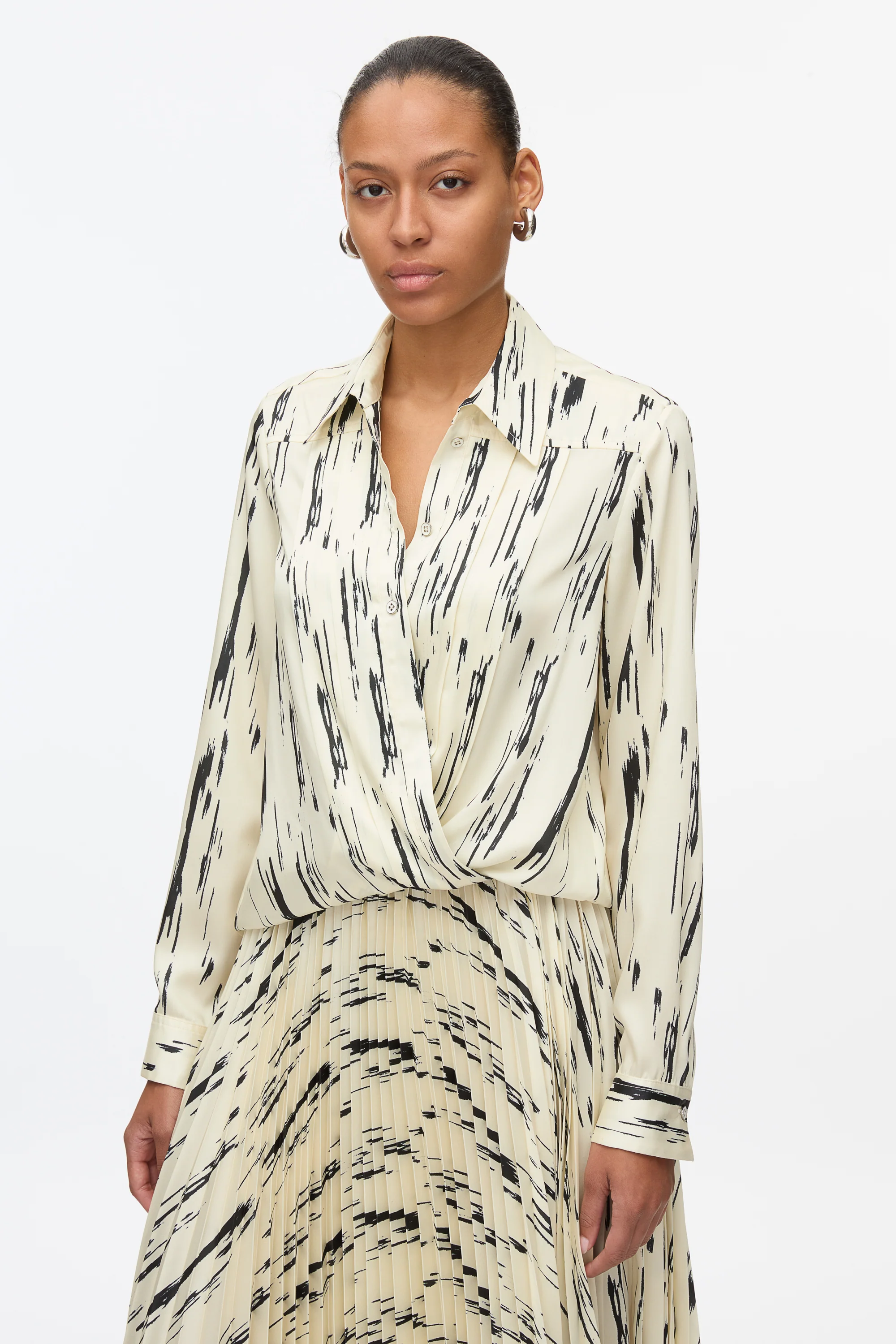 Abstract Wood Grain Crossover Draped Blouse - Image 5