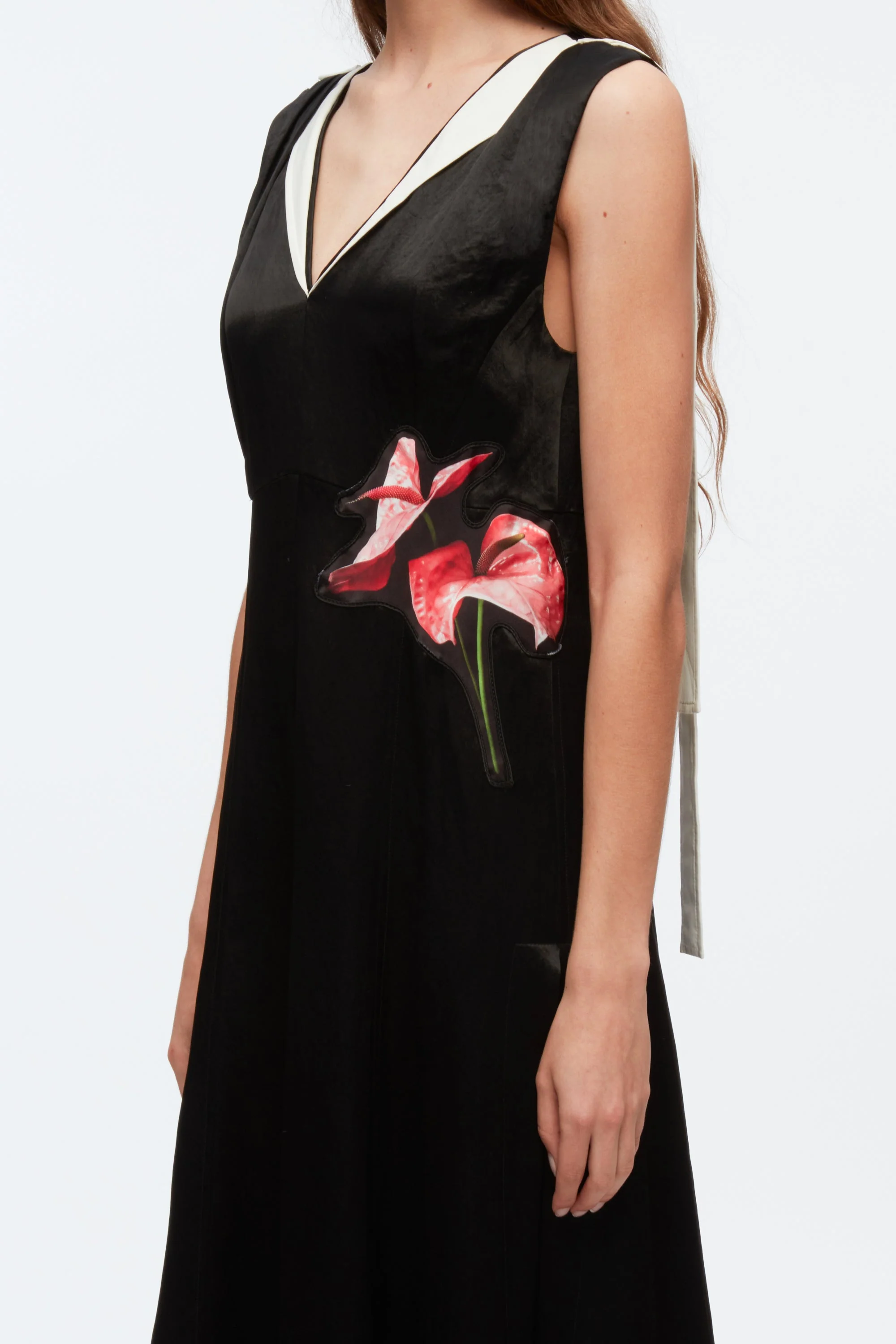 Floral Bouquet Appliqué Sleeveless Gown With Combo - Image 4