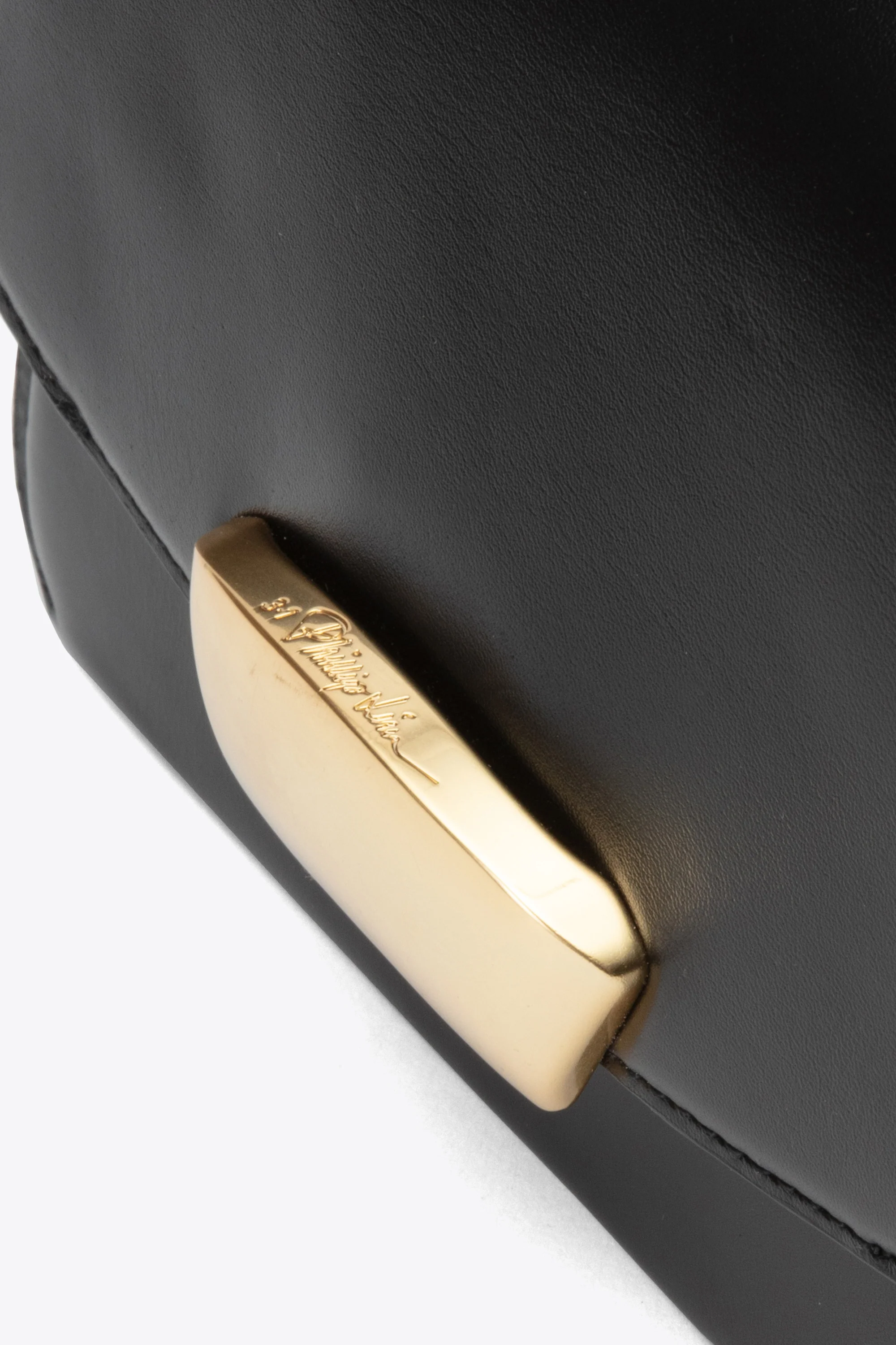 ID Shoulder Bag with Resin Chain - Image 7