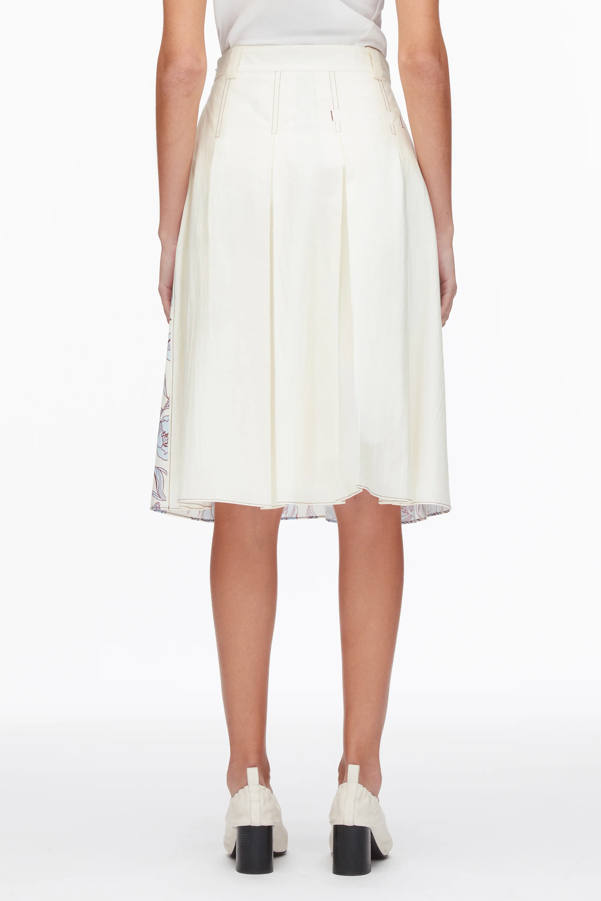 Two-Toned Pleated Knee-Length Skirt - Image 5