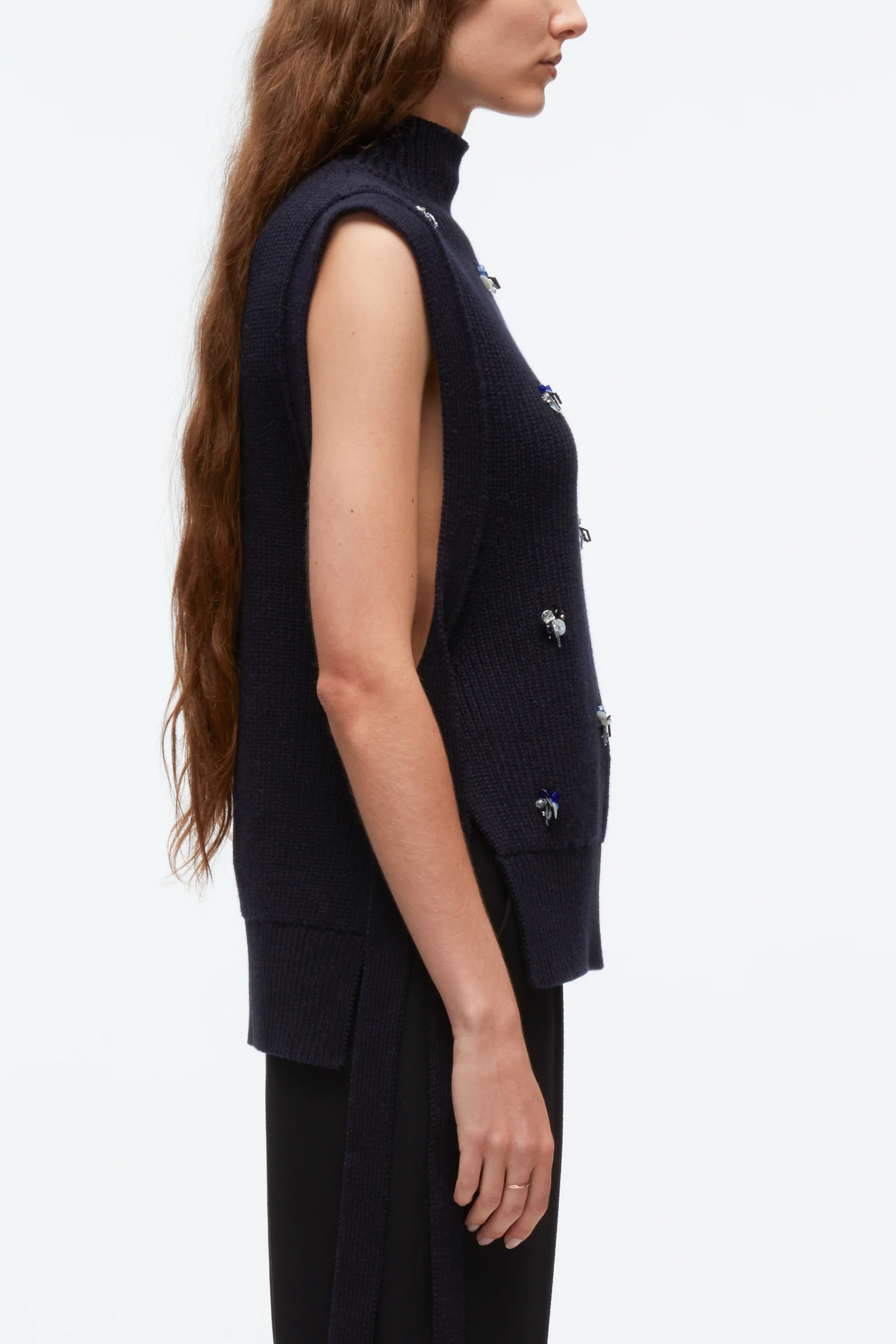 Sleeveless Sweater With Cluster Embroidery - Image 4