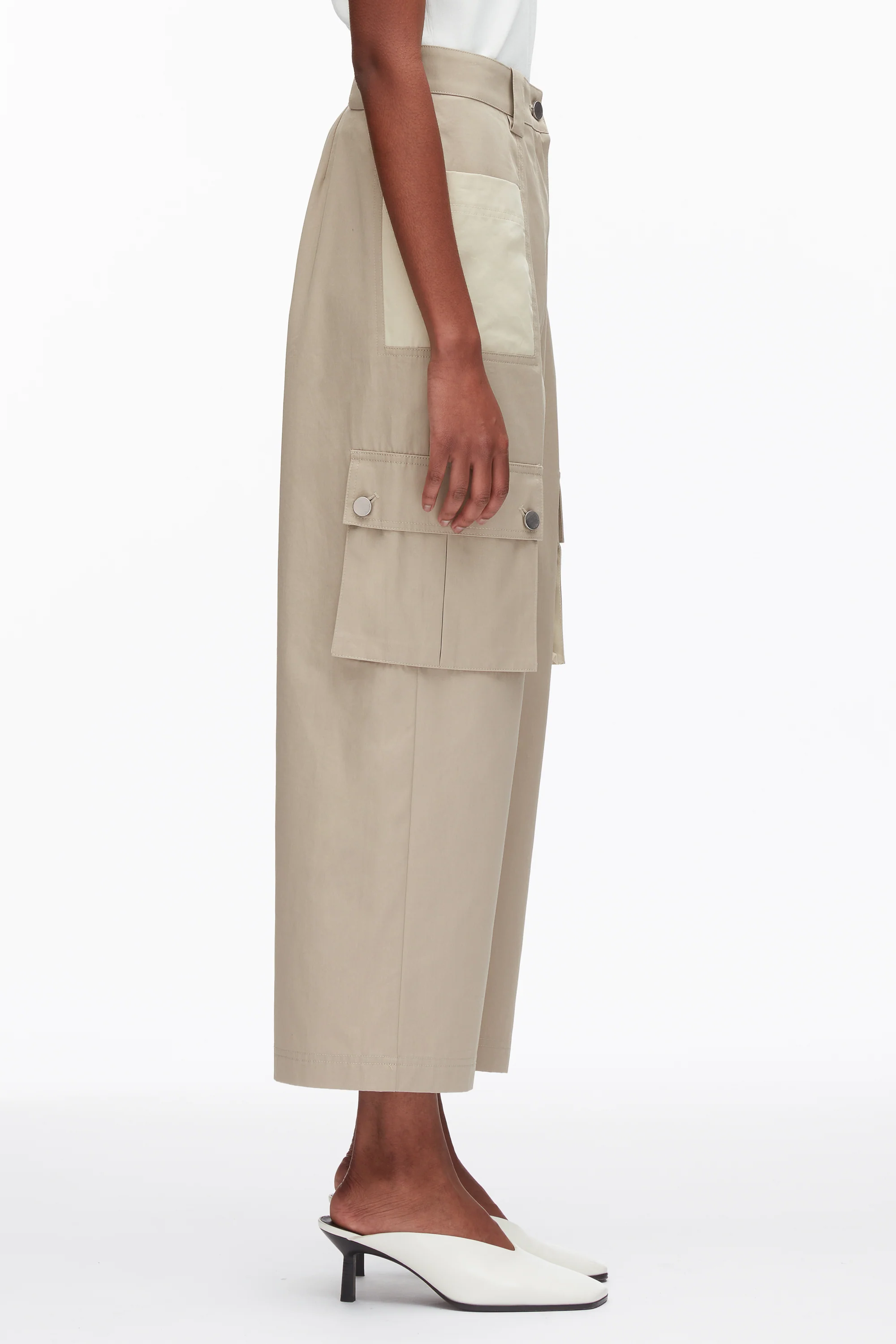 Two-Toned Cropped Cargo Pants - Image 5