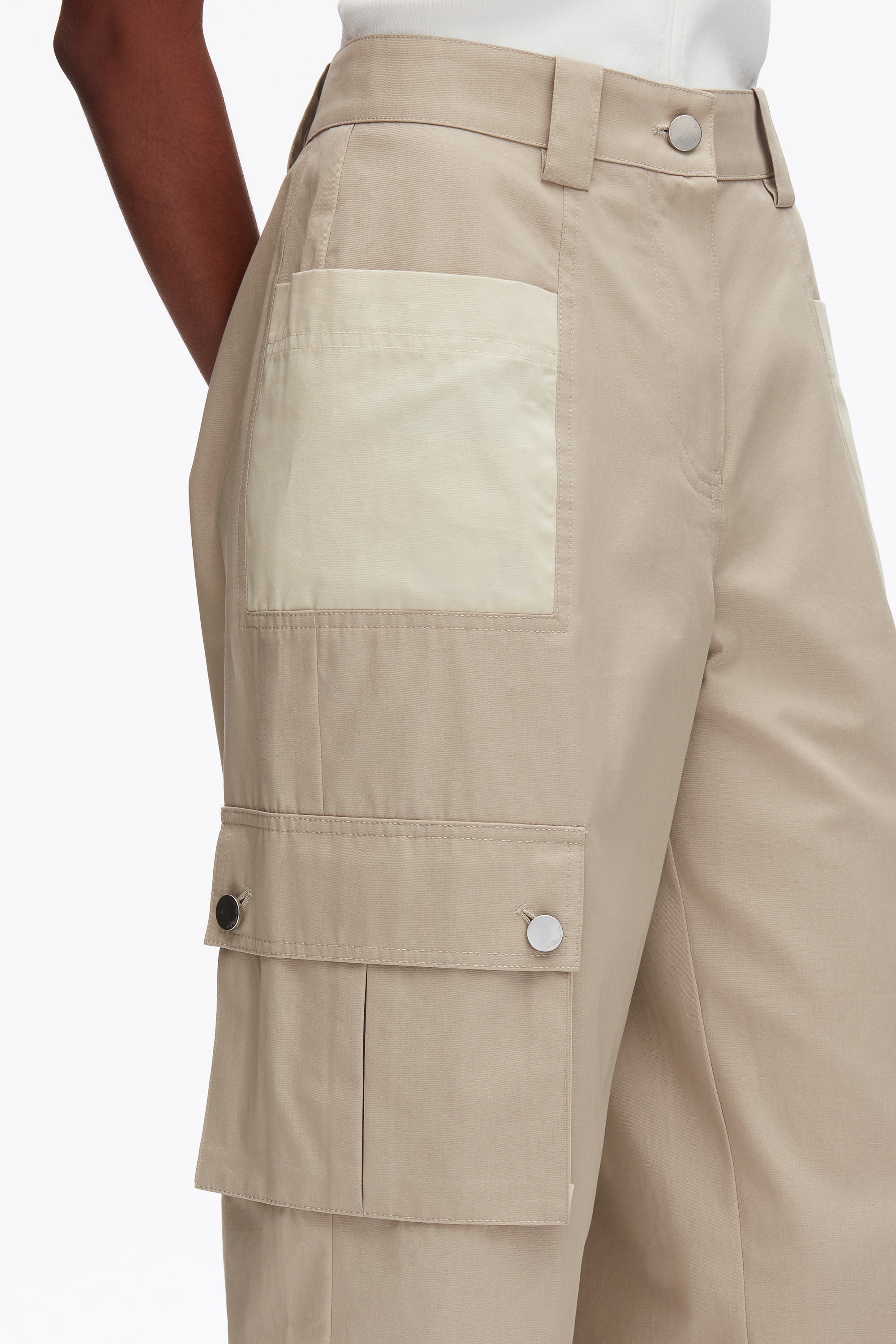 Two-Toned Cropped Cargo Pants - Image 7