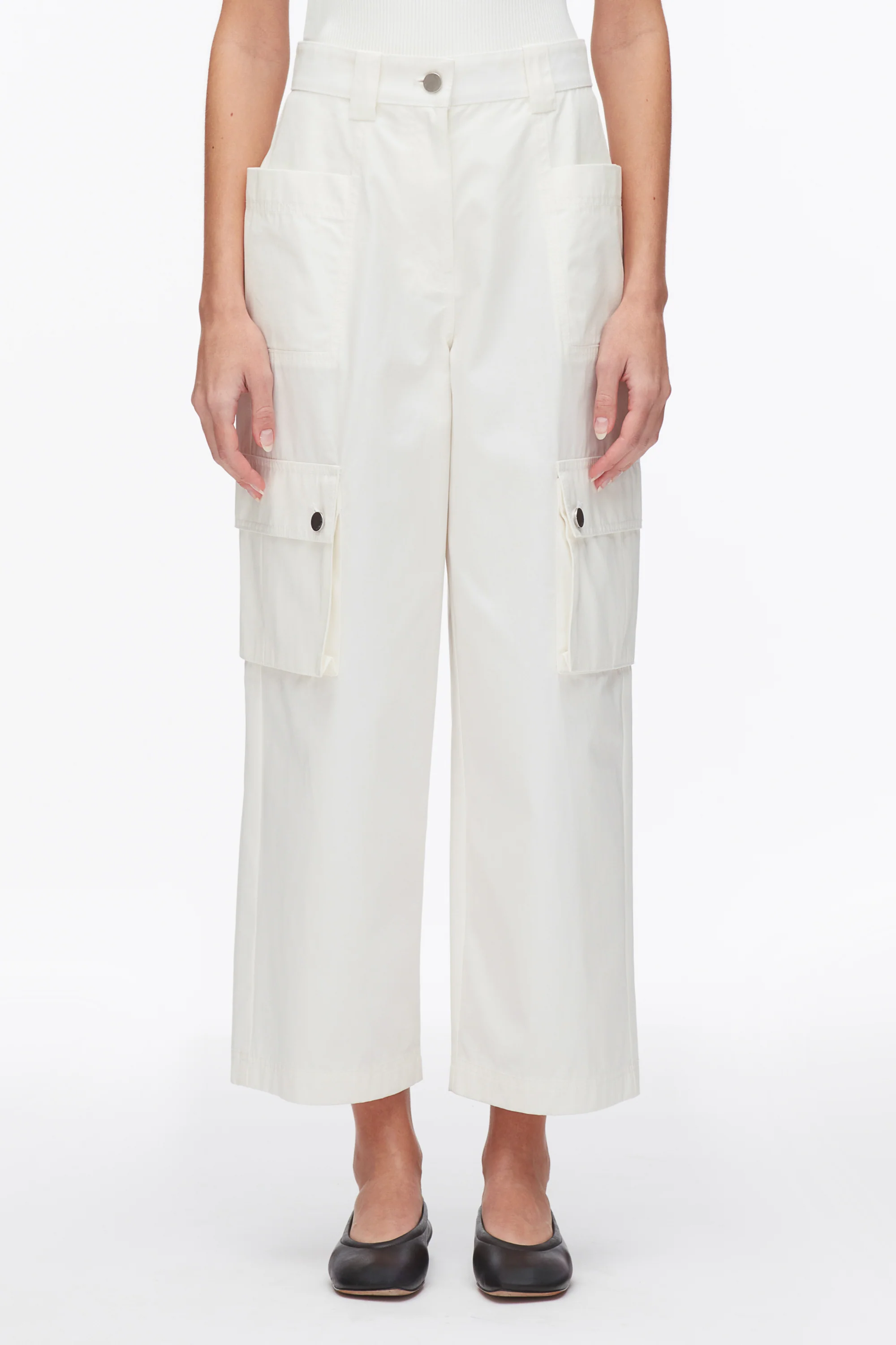 Two-Toned Cropped Cargo Pants - Image 11