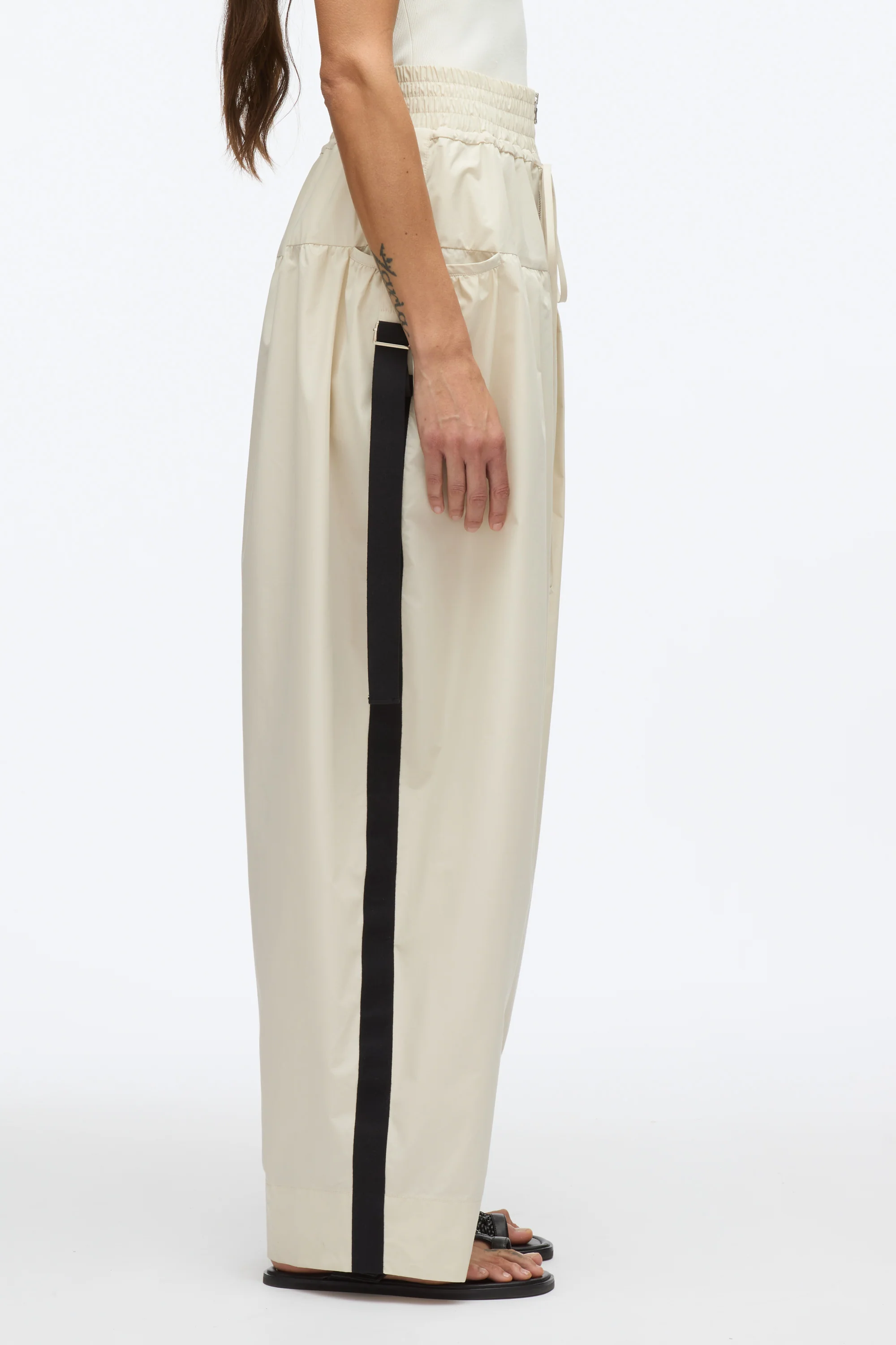 Wide Leg Pleated Pocket Pant - Image 4
