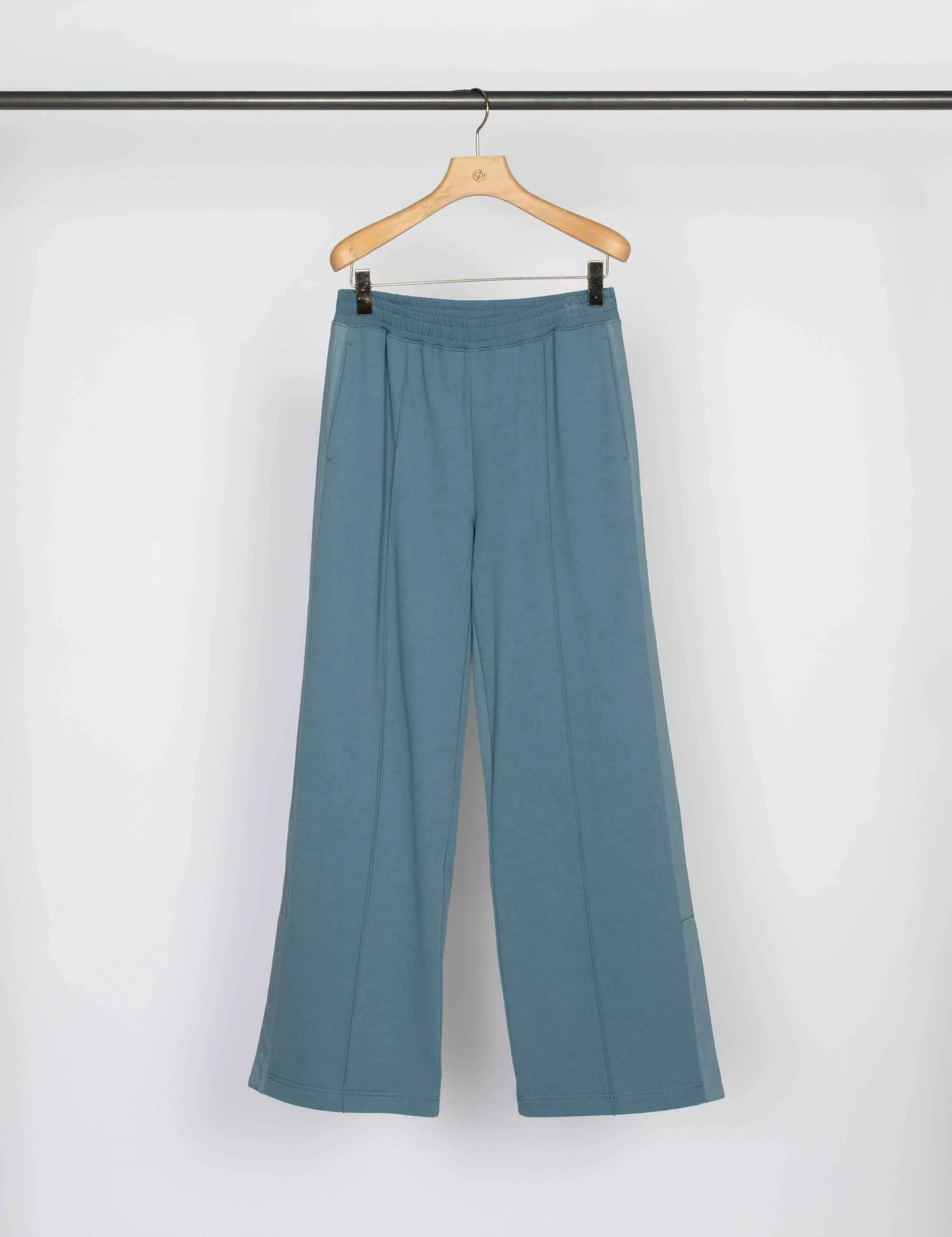 Wide Leg Sweatpant With Side Vents - Image 2